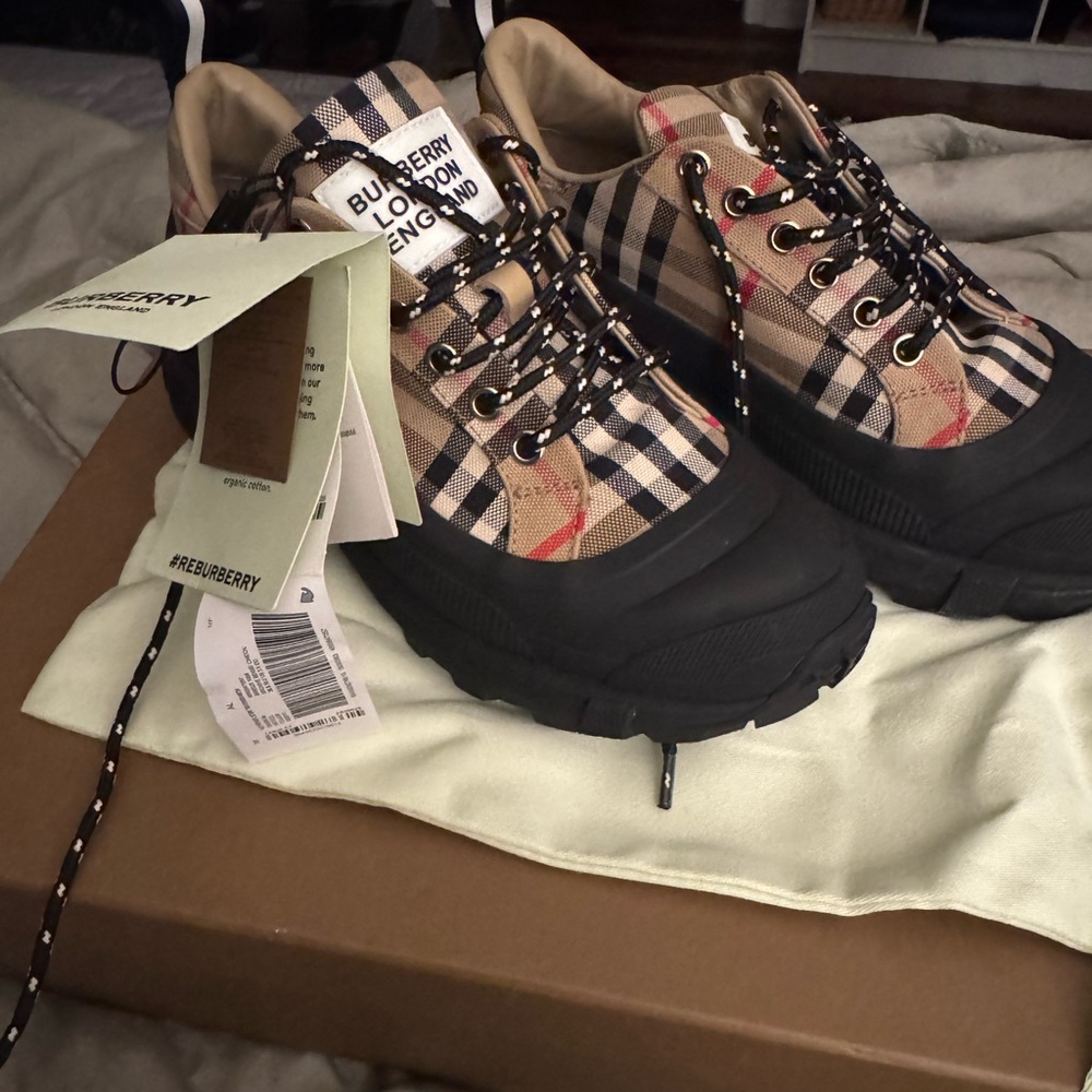 BURBERRY
ARTHUR CHECKERED SNEAKER - Picture 2 of 12